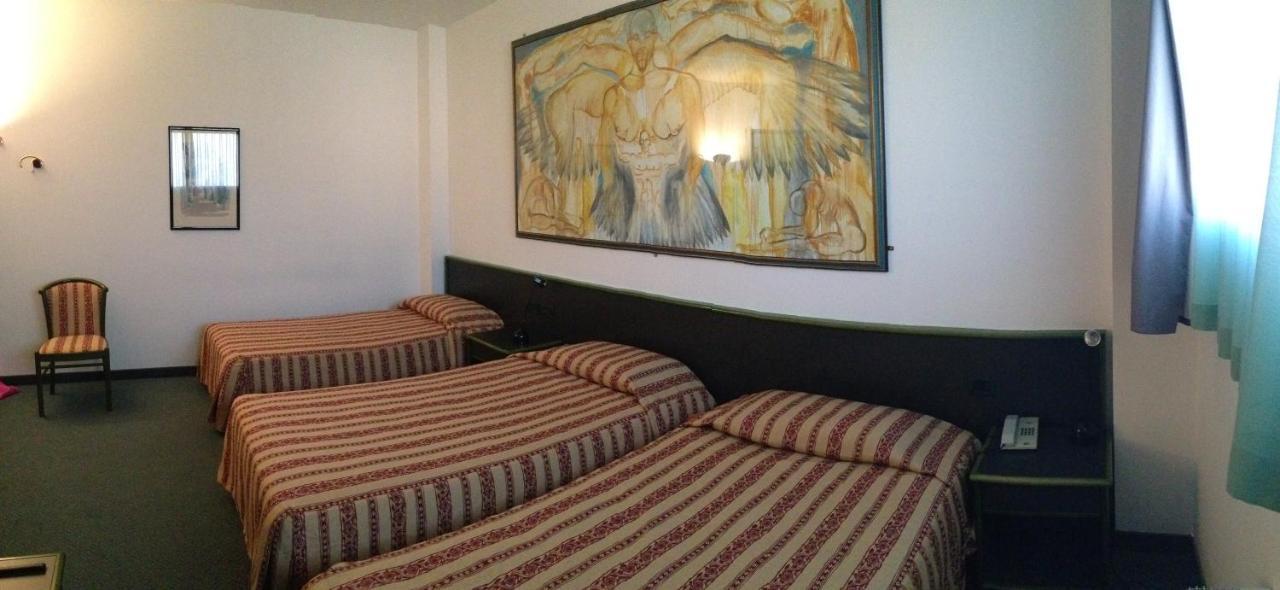 Green Hotel Poviglio  Bagian luar foto
