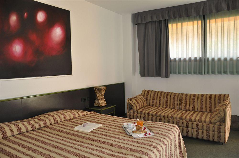 Green Hotel Poviglio  Bagian luar foto