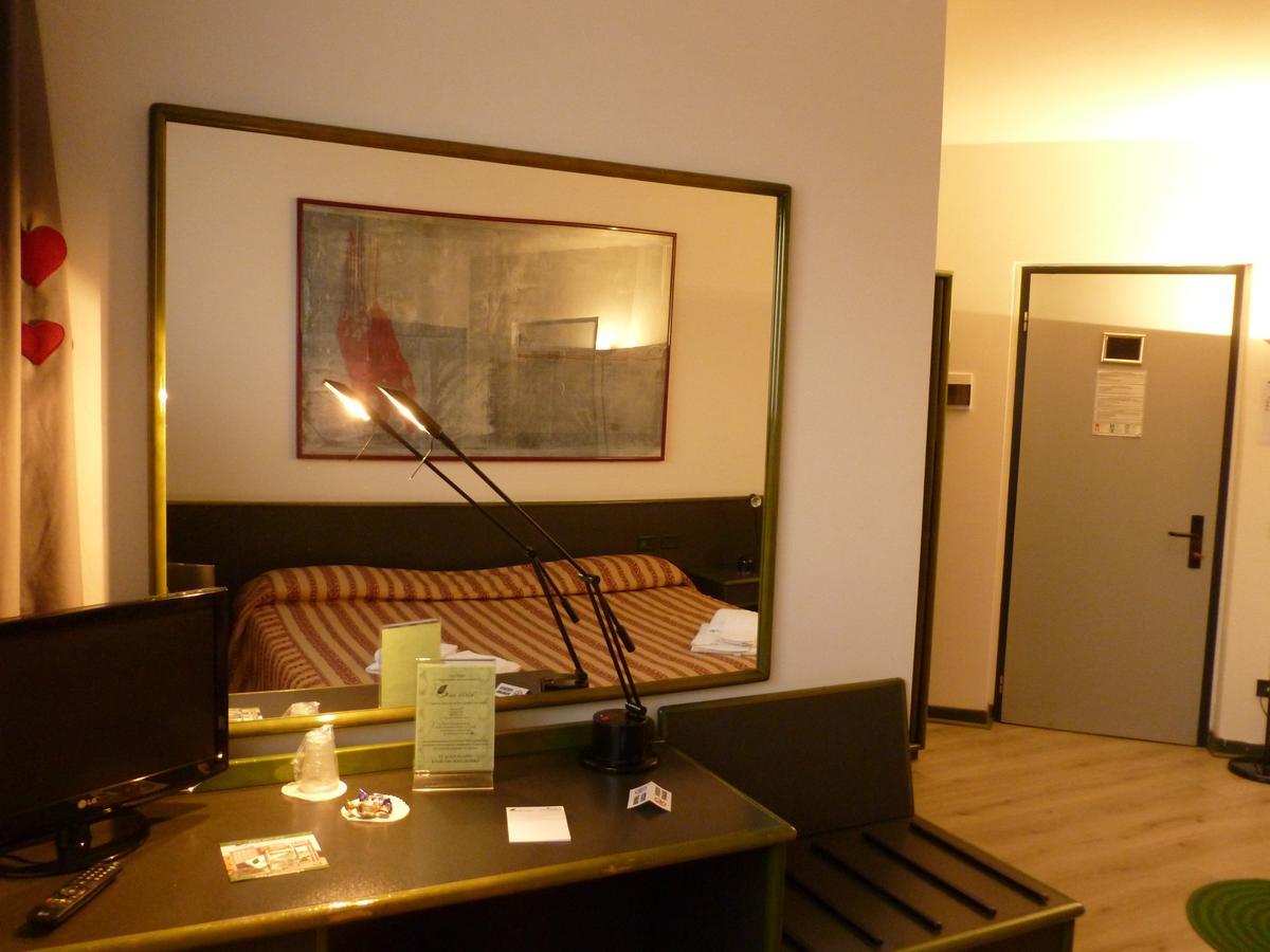 Green Hotel Poviglio  Bagian luar foto